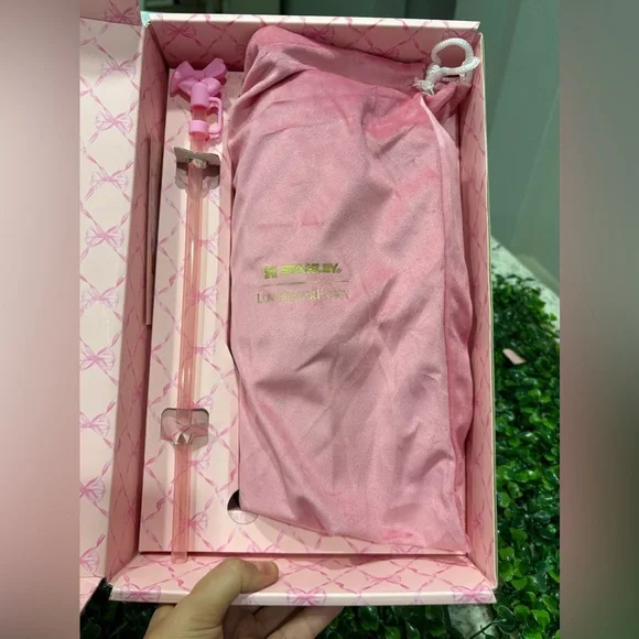 NEW Stanley 1913 x LoveShackFancy 40 OZ LIMITED EDITION Baby Bow Peppermint
Pink - Picture 5 of 5